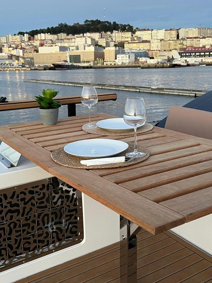 Casa Flotante En El Puerto De Vigo - Different Charter Hotel ภายนอก รูปภาพ