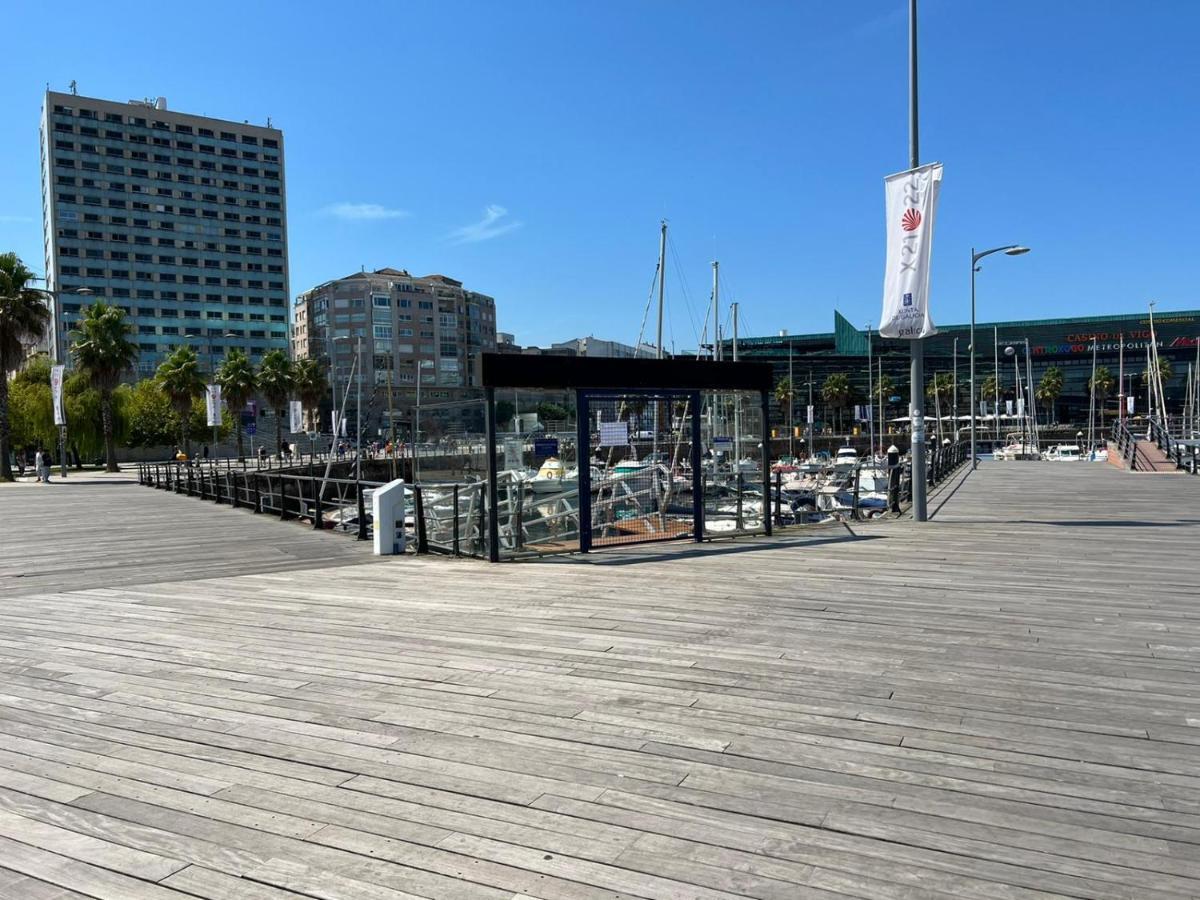 Casa Flotante En El Puerto De Vigo - Different Charter Hotel ภายนอก รูปภาพ