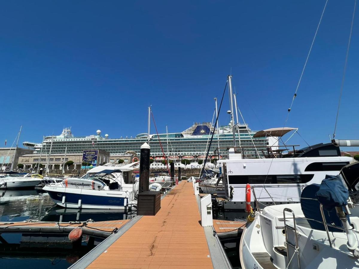 Casa Flotante En El Puerto De Vigo - Different Charter Hotel ภายนอก รูปภาพ