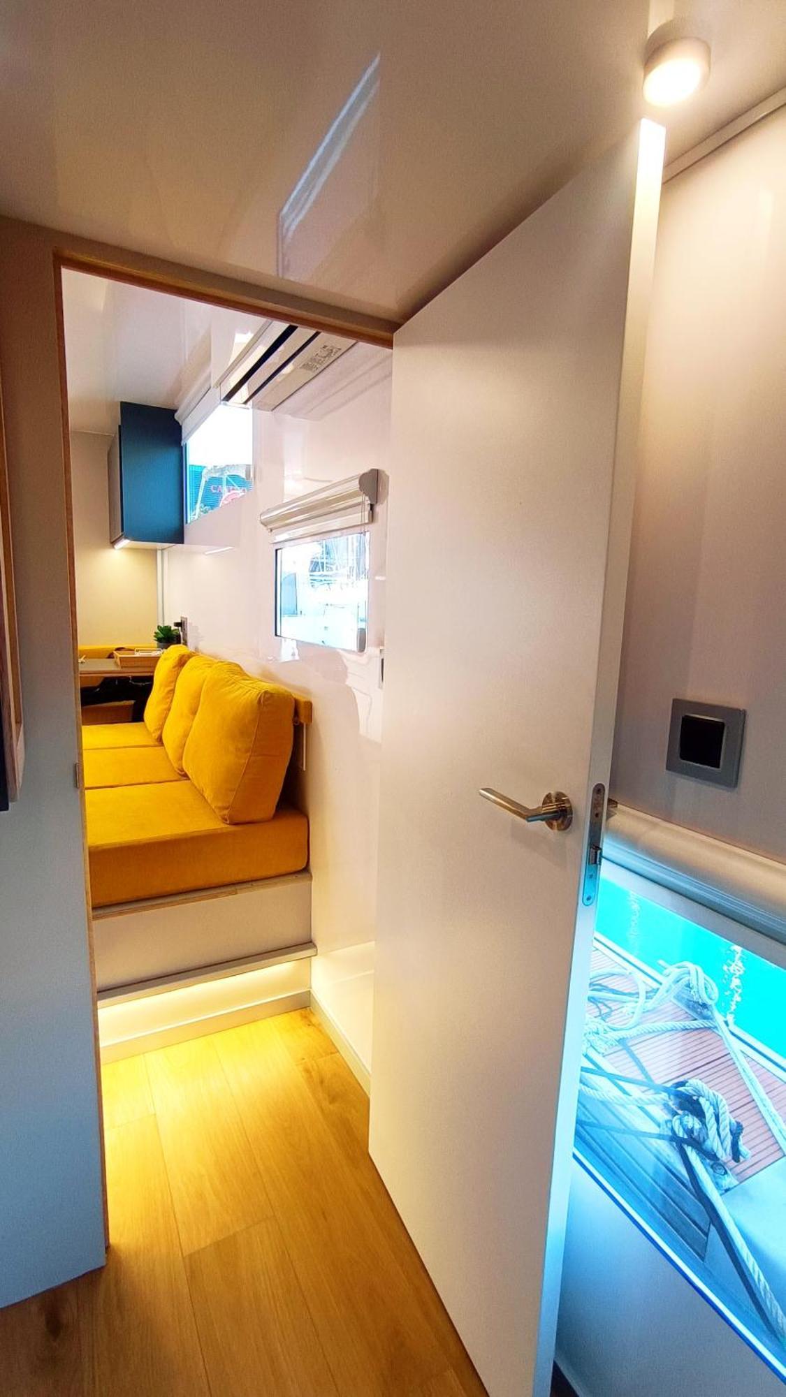 Casa Flotante En El Puerto De Vigo - Different Charter Hotel ภายนอก รูปภาพ