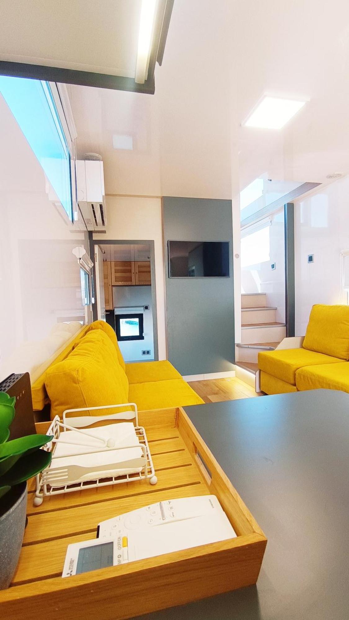Casa Flotante En El Puerto De Vigo - Different Charter Hotel ภายนอก รูปภาพ