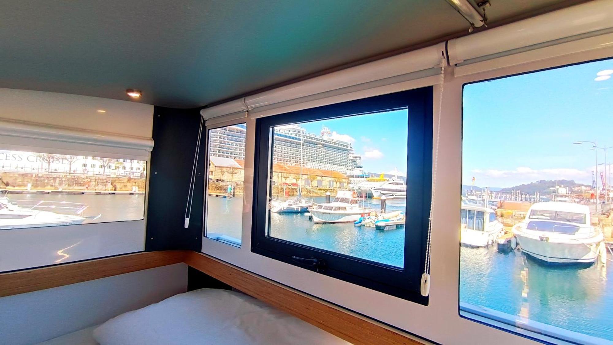 Casa Flotante En El Puerto De Vigo - Different Charter Hotel ภายนอก รูปภาพ