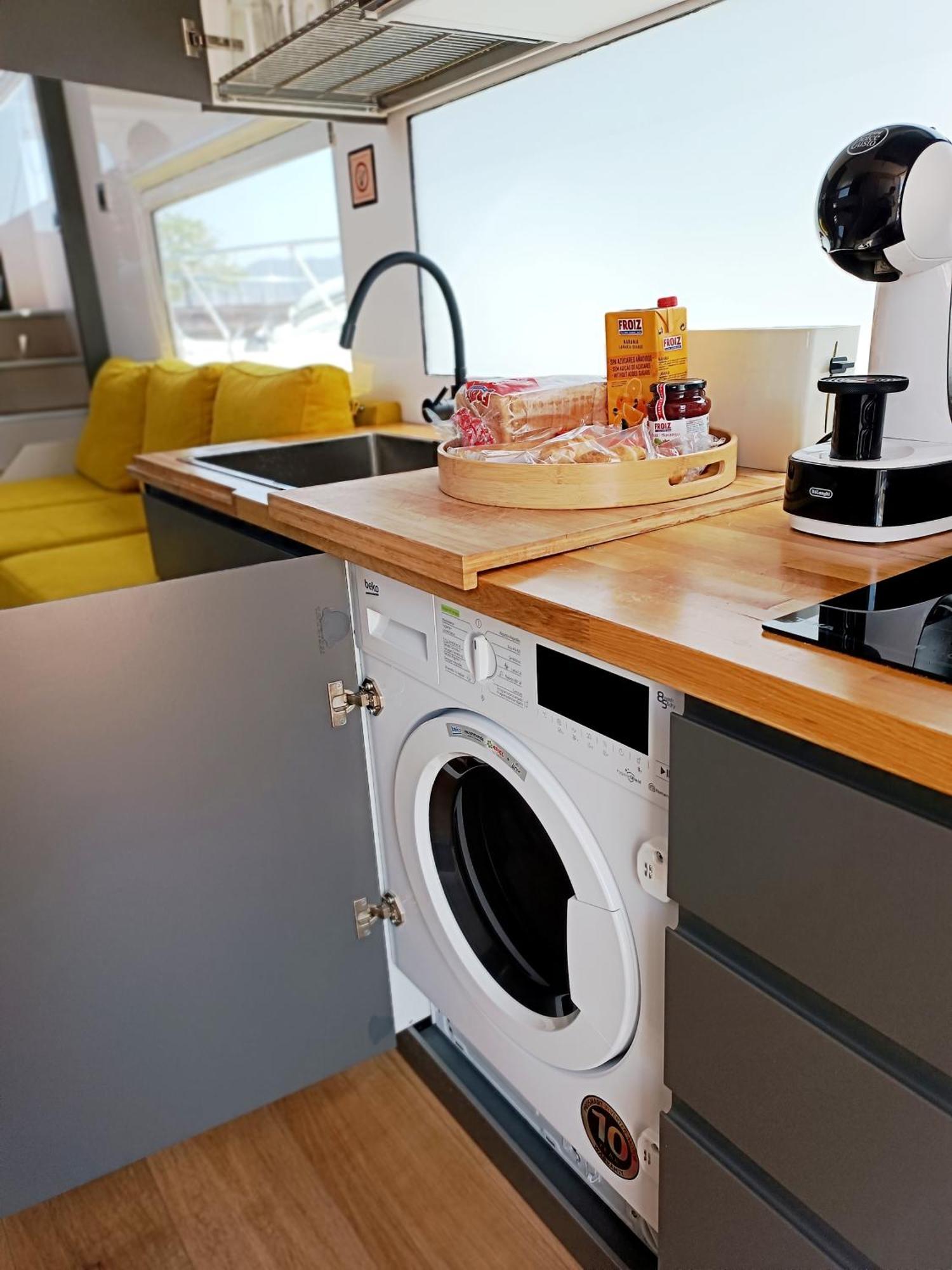 Casa Flotante En El Puerto De Vigo - Different Charter Hotel ภายนอก รูปภาพ