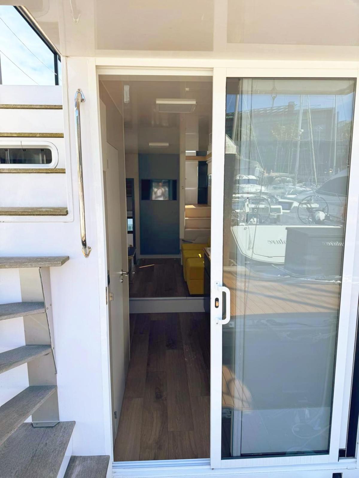 Casa Flotante En El Puerto De Vigo - Different Charter Hotel ภายนอก รูปภาพ