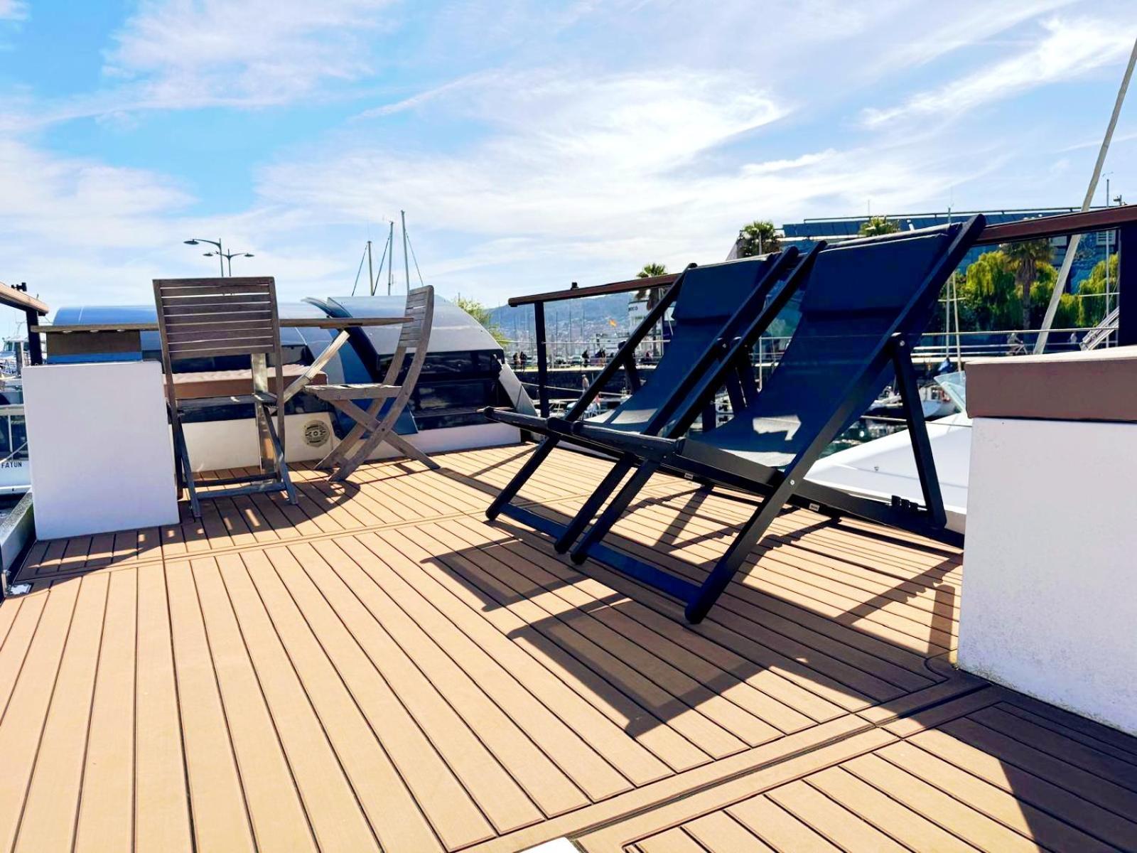 Casa Flotante En El Puerto De Vigo - Different Charter Hotel ภายนอก รูปภาพ